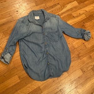 American Eagle chambray shirt. Size small.